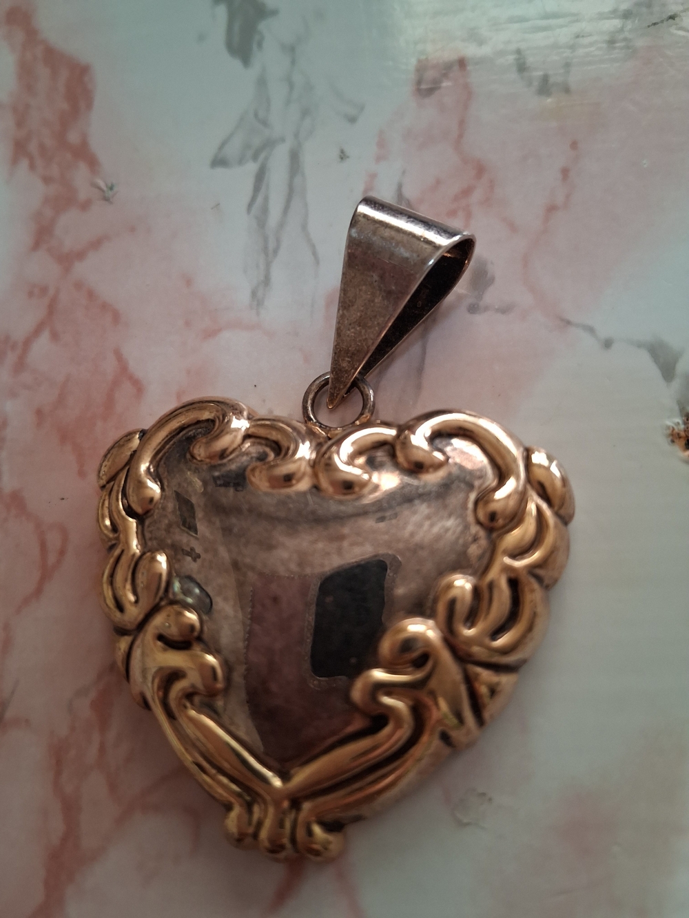 Source Unknown Gold Heart Pendant Necklace